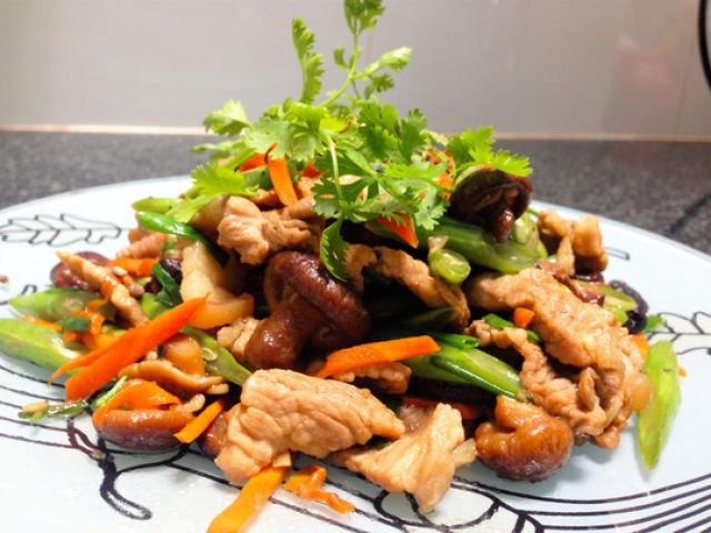 Ẩm thực - Lạ miệng với nấm hương xào thập cẩm