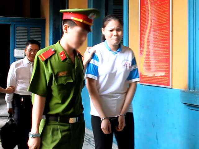 Pháp luật - Giết người cướp của, "bướm đêm" òa khóc khi lĩnh án