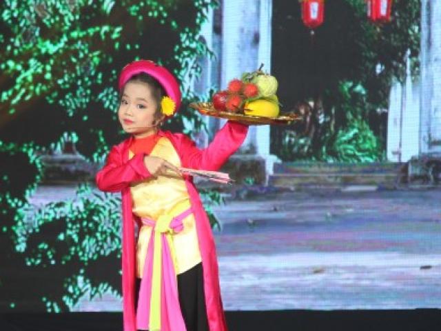 Ca nhạc - MTV - "Ca nương 6 tuổi" hóa Thị Mầu lém lỉnh