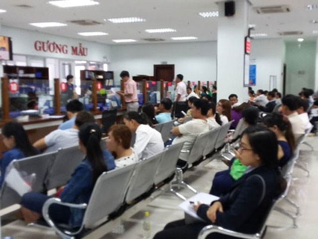 Tin tức trong ngày - Một ngày ở trung tâm hành chính “thiếu khí tươi”