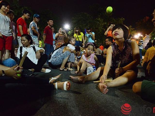 Tin tức trong ngày - Sự thật về các tuyến phố đi bộ của HN bị “vỡ trận”