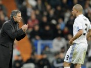 Bóng đá - MU: Hàng thủ kém cỏi ở derby, Mourinho tính mua Pepe