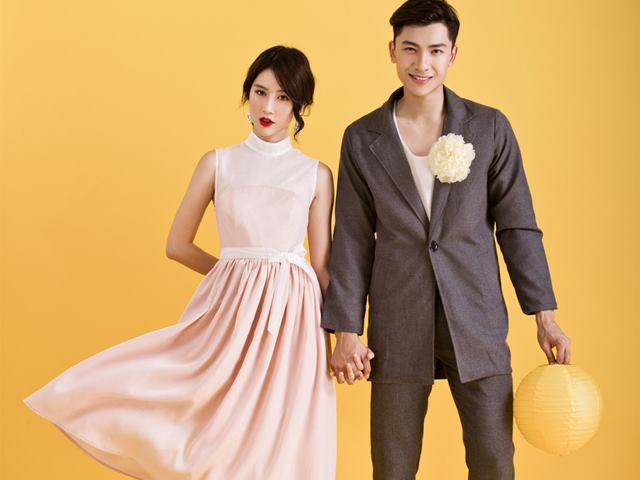 Người mẫu - Hoa hậu - Quỳnh Anh Shyn "tình tứ" bên giải Bạc Siêu mẫu VN