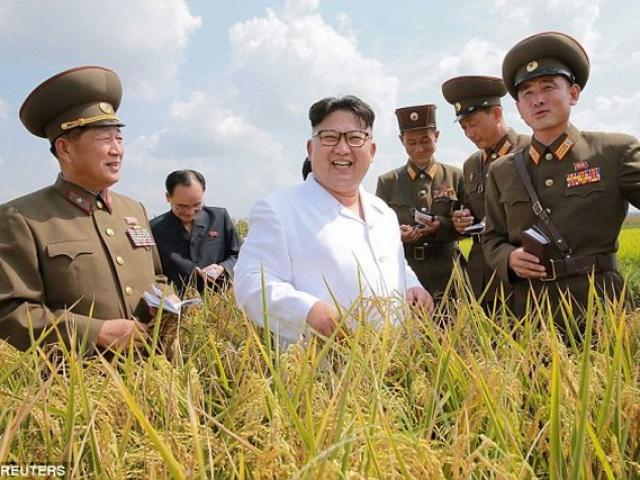 Thế giới - Ảnh Kim Jong-un tươi cười xuất hiện sau đợt lũ lịch sử