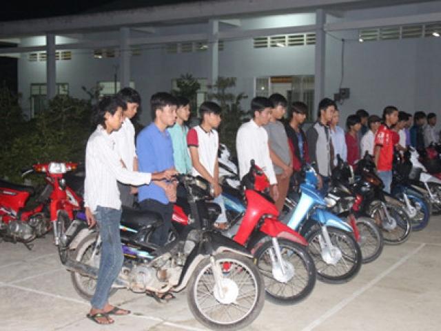 Pháp luật - CA Vĩnh Long &quot;hốt&quot; trọn 1 nhóm đua xe trái phép khủng