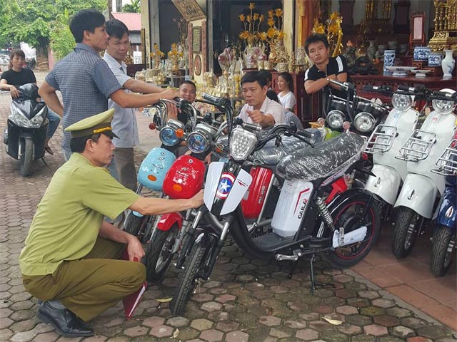 Thị trường - Tiêu dùng - Bán xe điện nhái, nhiều cơ sở kinh doanh bị "sờ gáy"