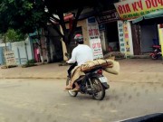Tin tức trong ngày - Chở xác người bằng xe máy dễ lây lan mầm bệnh