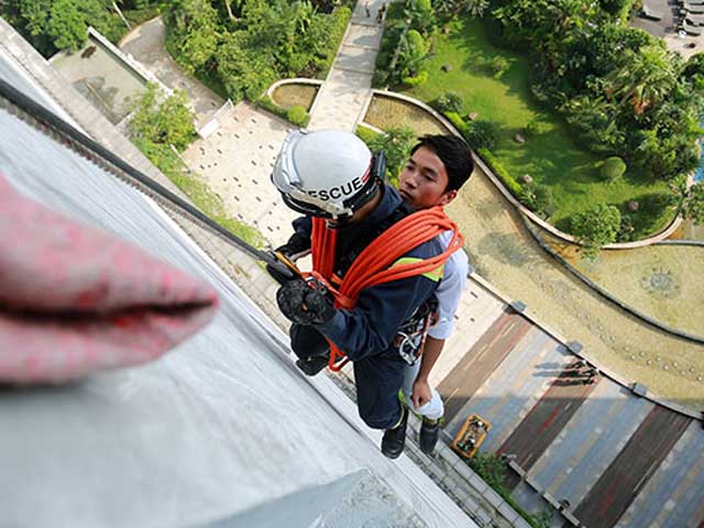 Tin tức trong ngày - Xem diễn tập cứu 1.000 người “kẹt” ở cao ốc cao nhất VN