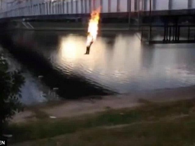 Bạn trẻ - Cuộc sống - Nga: Tự thiêu, nhảy cầu vì muốn nổi tiếng trên mạng