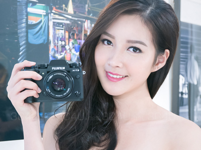 Thời trang Hi-tech - Ngắm dàn mỹ nữ "vạn người mê" bên máy ảnh