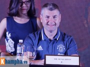 Huyền thoại MU  choáng  với fan Việt, thích Ronaldo hơn Cantona