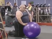 Video Clip Cười - Khi anh béo troll chị em trong phòng gym
