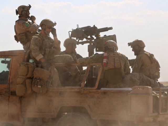 Đặc nhiệm Mỹ bị phe nổi dậy Syria xua đuổi, nhục mạ