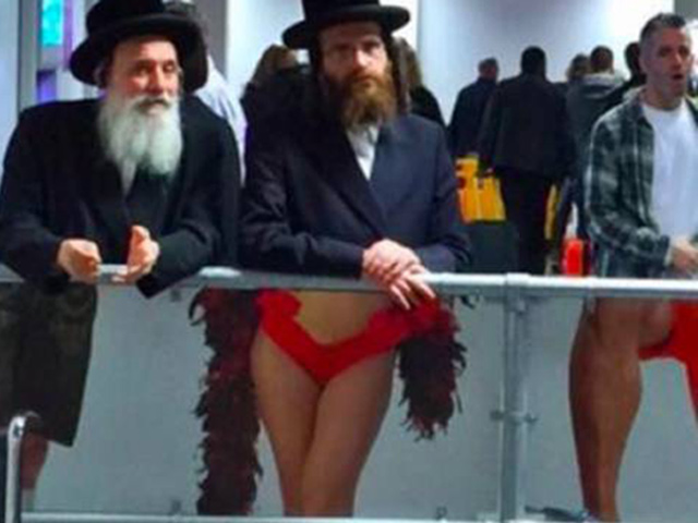 Tranh vui - "Cười rung ghế" với khoảnh khắc tình cờ đến bất ngờ