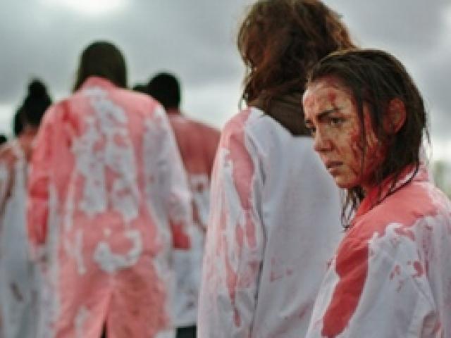 Phim - Phim ăn thịt người khiến nhiều khán giả ngất xỉu tại rạp