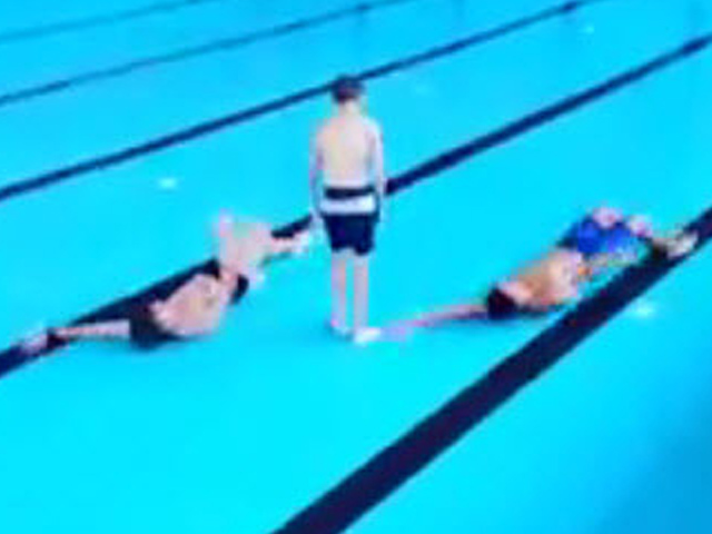 Video Clip Cười - Clip: Cách an toàn dành cho người mới tập bơi