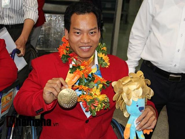 HCV Paralympic Lê Văn Công nhận “mưa” tiền thưởng