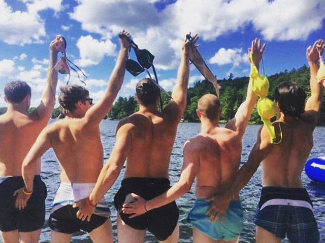 Tranh vui - Khi các chàng "sống ảo" không thua kém gì chị em