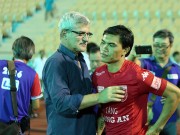 Bóng đá - HLV Calisto cùng Long An mừng vé trụ hạng V-League