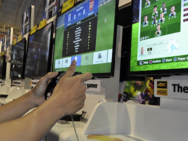 Công nghệ thông tin - Chơi miễn phí "bom tấn" PES 2017 tại Sony Show 2016