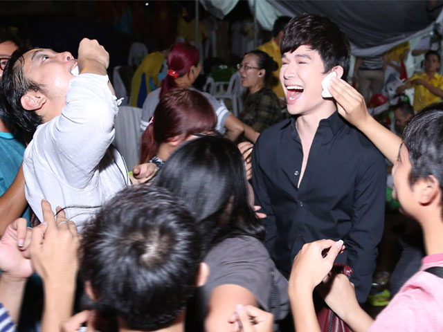 Ca nhạc - MTV - Nathan Lee hốt hoảng vì đụng độ fan cuồng