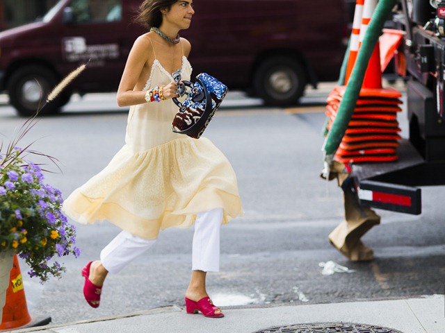 Thời trang công sở - Quý cô này mặc cùng một chiếc váy cho 5 sự kiện