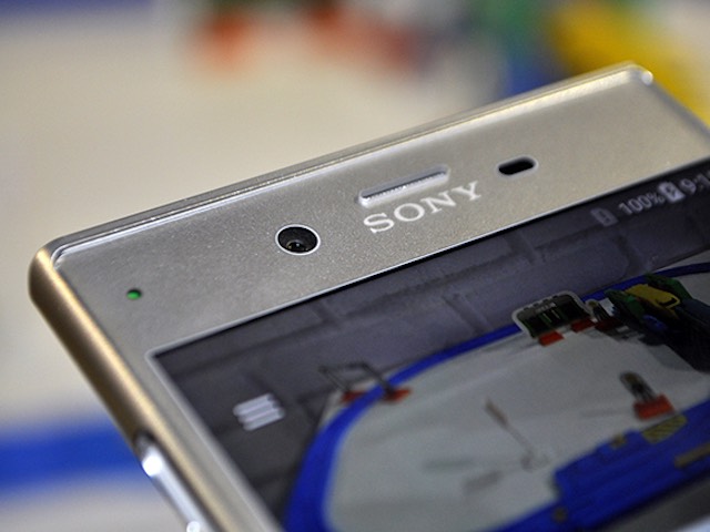 Dế sắp ra lò - Cận cảnh chiếc smartphone Xperia XZ có camera "xịn"