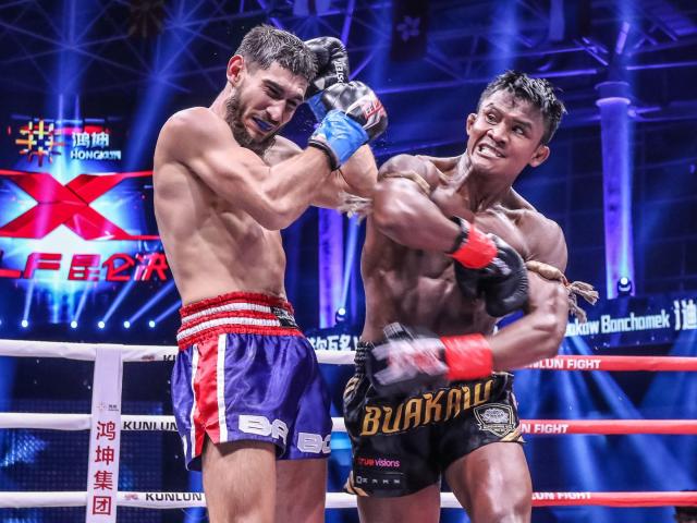 Thể thao - Nóng: "Hoàng tử Muay Thái" đả bại nhà vô địch Pháp