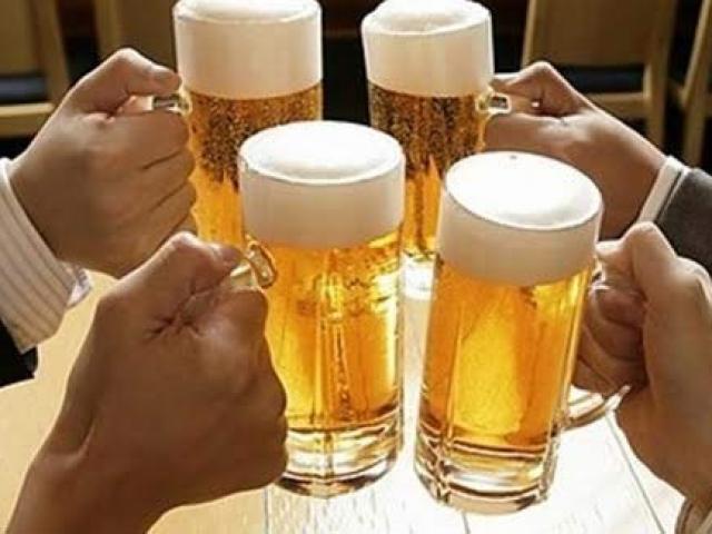 Đàn ông Việt Nam uống bia rượu nhiều nhất thế giới