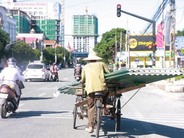 Tin tức trong ngày - Sau 2 vụ chết người, "máy chém" vẫn nghênh ngang trên phố