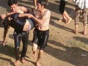 Tin tức trong ngày - Không biết bơi, anh trai bất lực nhìn nước cuốn em gái