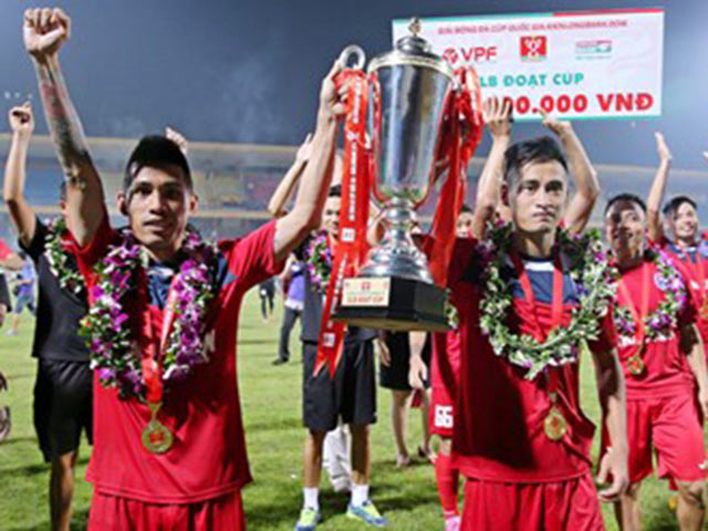 Bóng đá - Hà Nội T&amp;T thua cả dưới sân lẫn trên khán đài