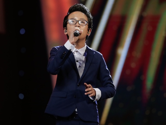 Ca nhạc - MTV - "Hoàng tử Bolero" nhí gây xúc động với bản hit của Phan Mạnh Quỳnh