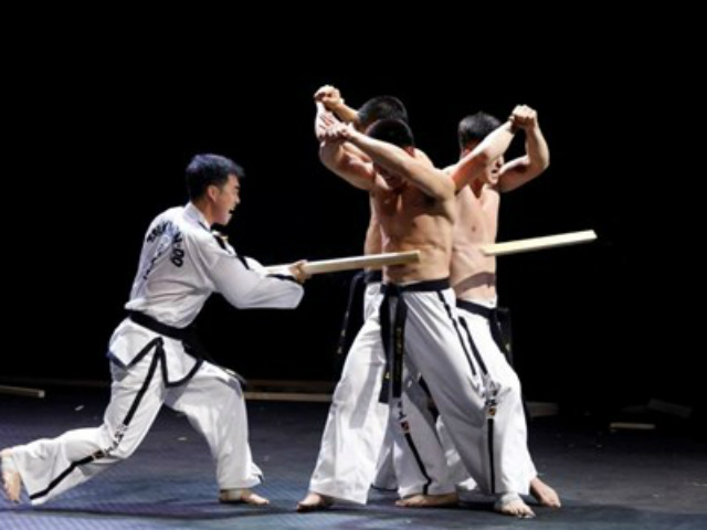 Thể thao - Mục kích võ sư Triều Tiên biểu diễn tuyệt kỹ tại Hàn Quốc