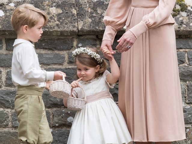 Bí quyết mặc đẹp - Bất ngờ với lý do ăn mặc “quê mùa” của các con công nương Kate