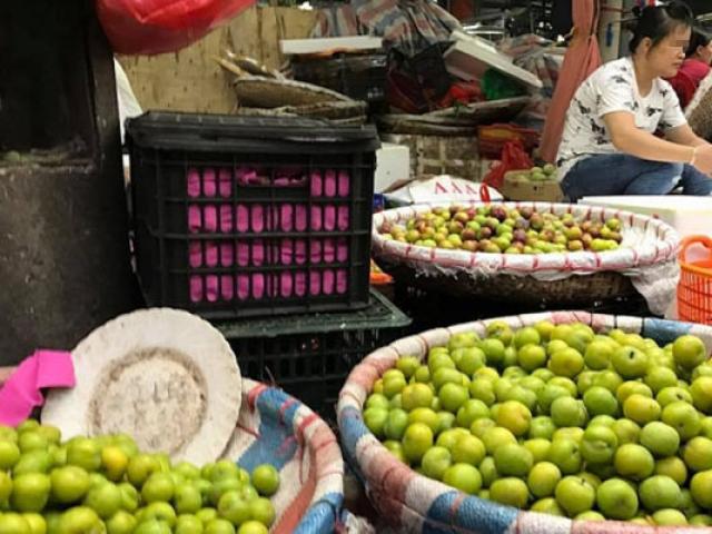 Thị trường - Tiêu dùng - Đào, mận Trung Quốc đội lốt đặc sản Tây Bắc "tung hoành" Hà Nội