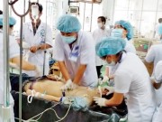 Tin tức trong ngày - Phút cấp cứu nạn nhân TNGT bị nhiễm HIV ở Kon Tum