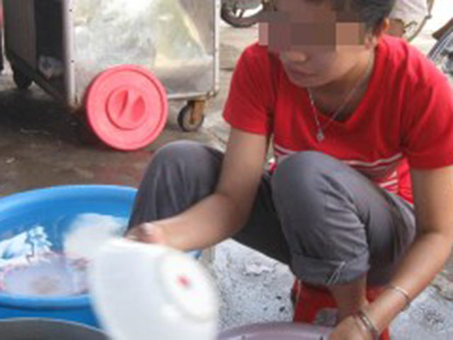Bạn trẻ - Cuộc sống - Nữ sinh rửa bát thuê và ứng xử khó đỡ của bạn trai
