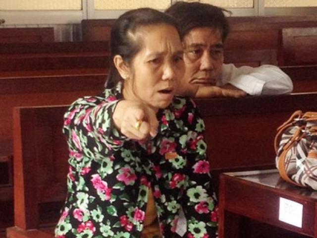 Pháp luật - Nguyên đơn đuổi đánh chủ tọa phiên tòa