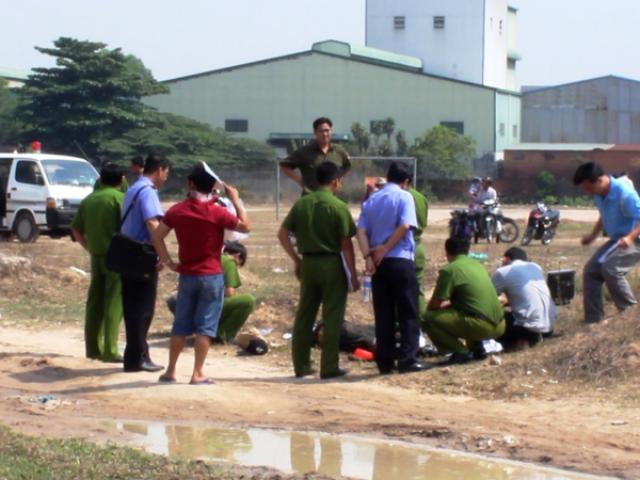 Pháp luật - Tài xế xe ôm ở Bình Dương bị cướp đâm gục bên đường