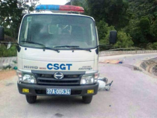 Tin tức trong ngày - Xe CSGT va xe máy, 2 người thương vong