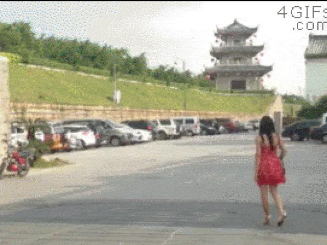 Tranh vui - Ảnh động: Thoát nạn khi "thần chết ngủ quên"