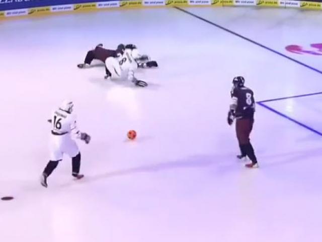 Thể thao - Messi, Ronaldo, Neymar "bó tay": Đá bóng sân băng siêu ảo