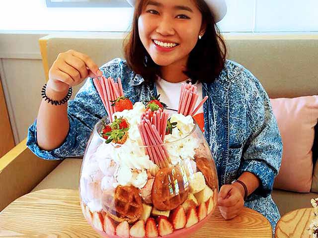 Ẩm thực - Thánh ăn cũng phải "choáng váng" với kem ly khổng lồ này