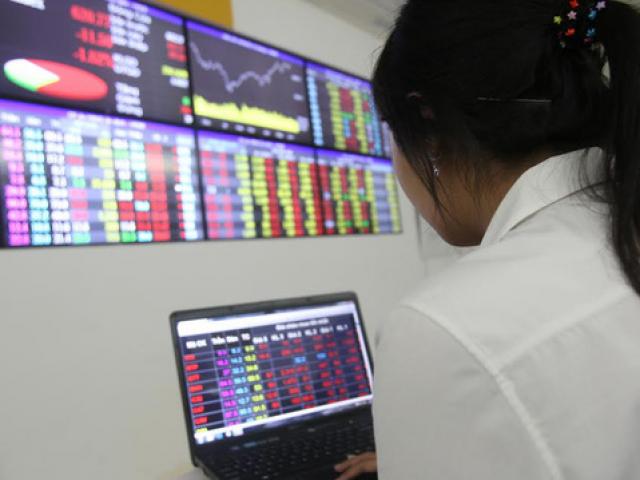 Tài chính - Bất động sản - Chứng khoán giảm sâu khi sắp chạm 800 điểm