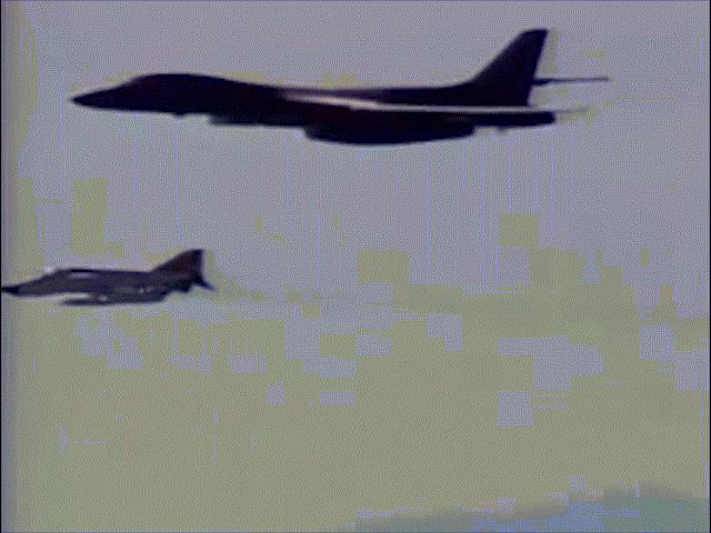 Oanh tạc cơ B-1: Siêu pháo đài ném bom độc nhất vô nhị