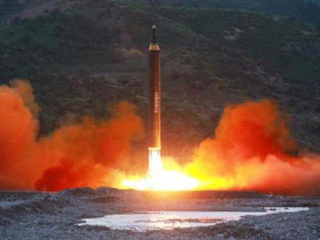 Thế giới - Vì sao Triều Tiên bị “ám ảnh” phát triển tên lửa?