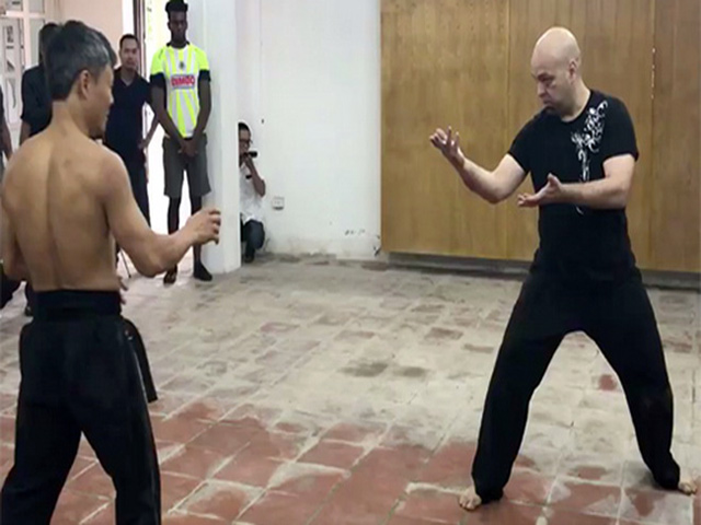 Thể thao - Nhà vô địch Muay thế giới "điểm huyệt" trận Đoàn Bảo Châu đấu Flores