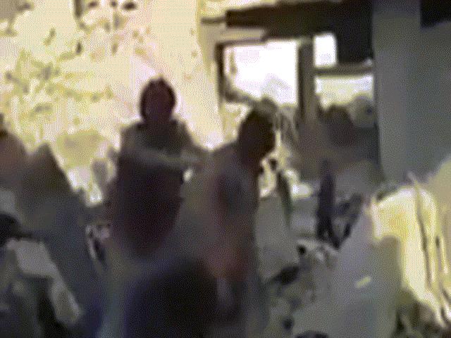 Thế giới - Video: “Đào” được khủng bố IS trong đống đổ nát ở Mosul