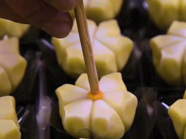 Ẩm thực - Có gì trong món bánh ngọt đẹp đến đến mức không nỡ ăn này?